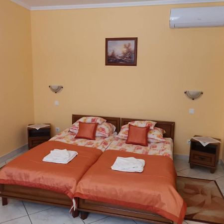 Harmonia Panzio Hotel ชารอชปาตัก ภายนอก รูปภาพ