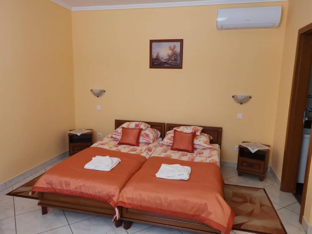Harmonia Panzio Hotel ชารอชปาตัก ภายนอก รูปภาพ