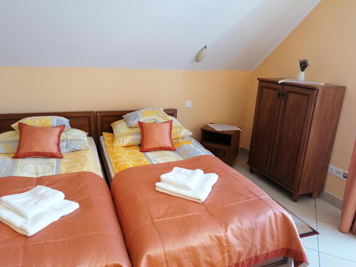 Harmonia Panzio Hotel ชารอชปาตัก ภายนอก รูปภาพ